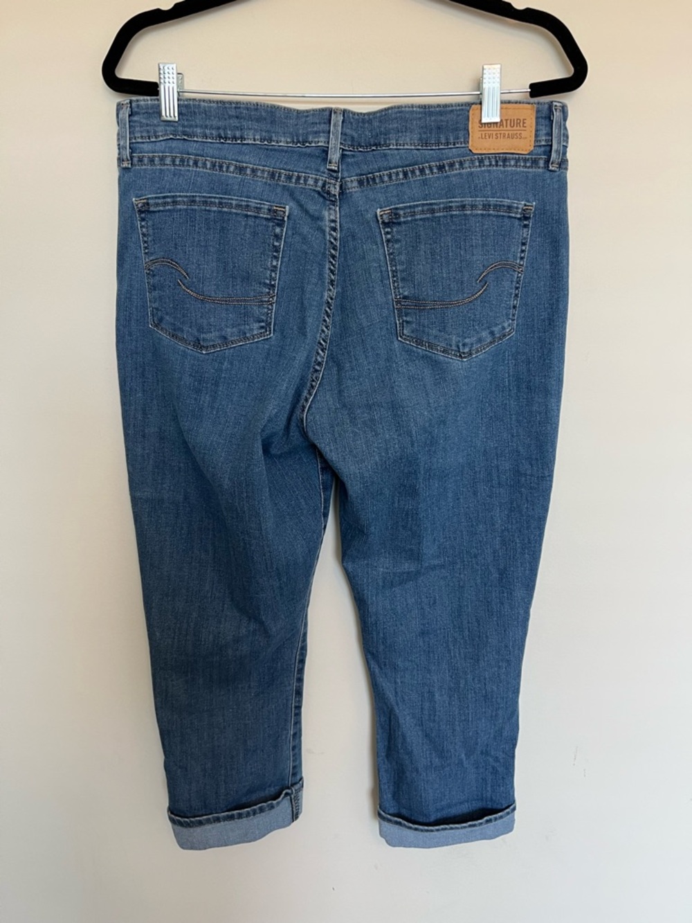 Signature by Levi Strauss Mid Rise Capris Jeans Size 12 W31 - Picture 2 of 5